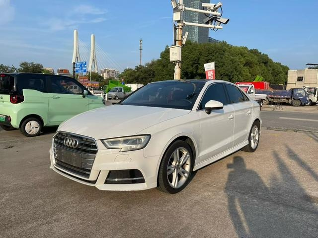 Audi A3 Limousine 35 TFSI 2020 года
