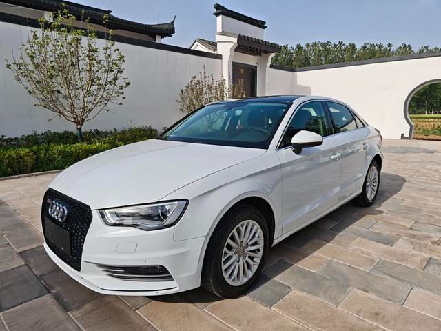 Audi Q3 35 TFSI quattro 2015 года